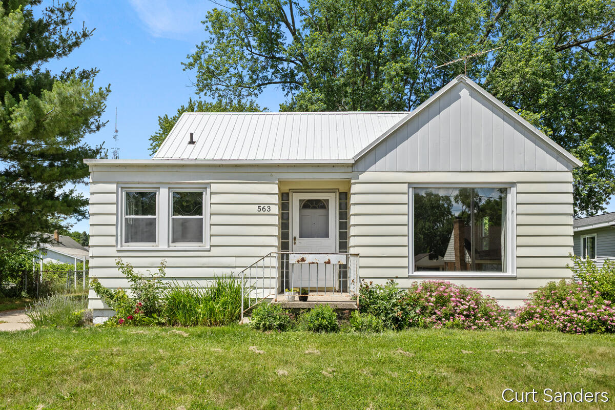 563 Ferris Street Property Photo 1