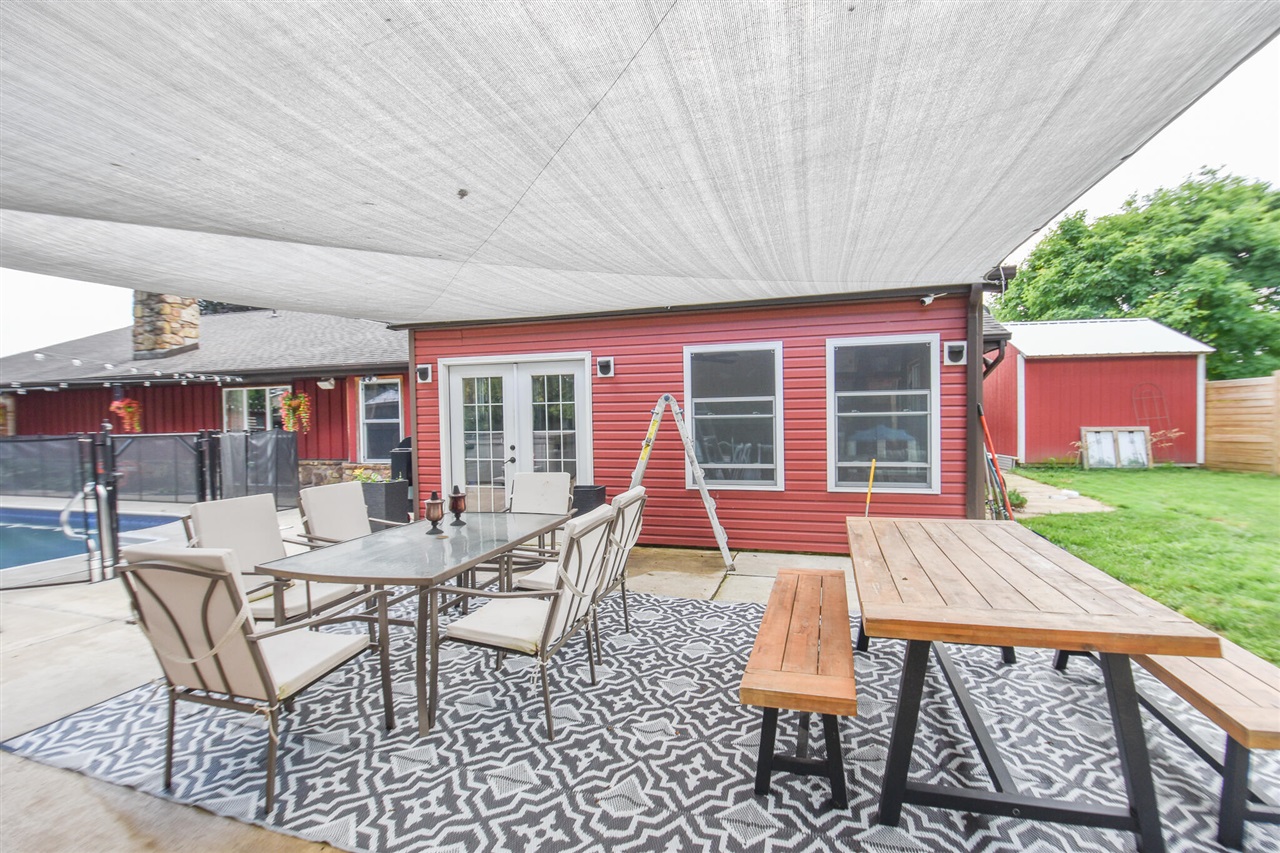 17 Linda Lane Property Photo 6