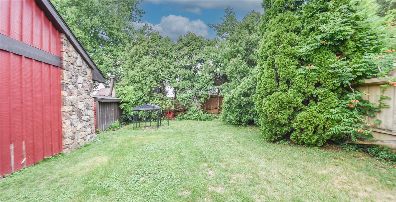 17 Linda Lane Property Photo 10