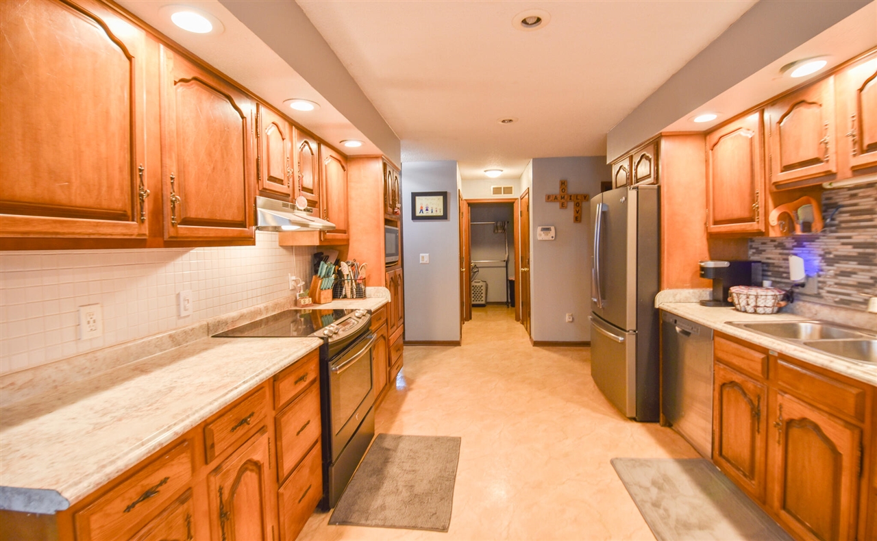 17 Linda Lane Property Photo 11