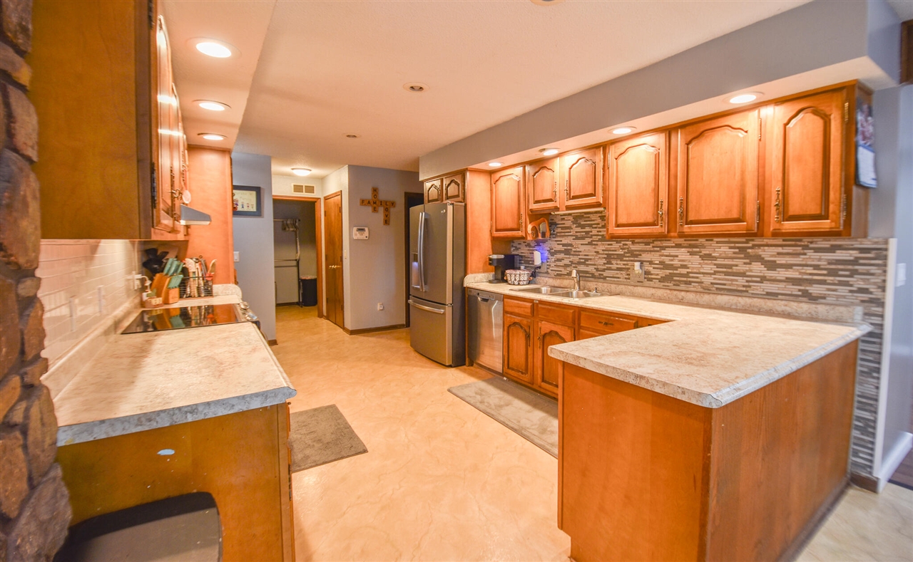 17 Linda Lane Property Photo 12