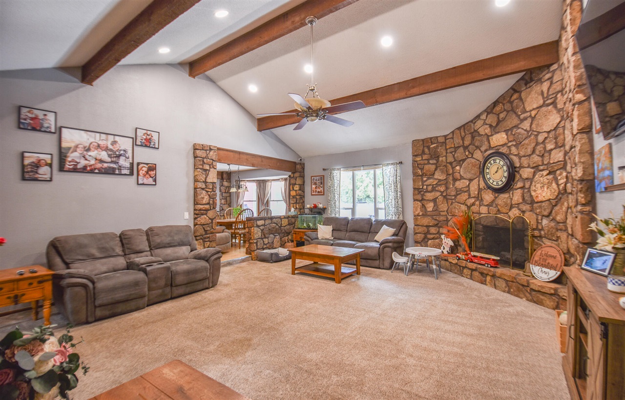 17 Linda Lane Property Photo 18