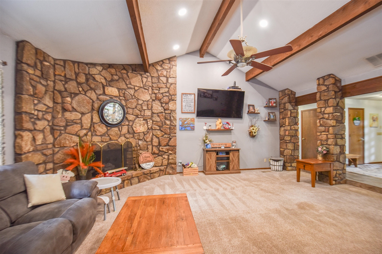17 Linda Lane Property Photo 20