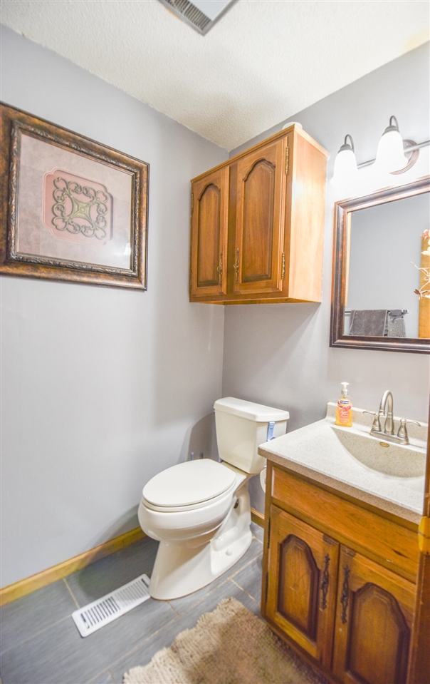 17 Linda Lane Property Photo 25
