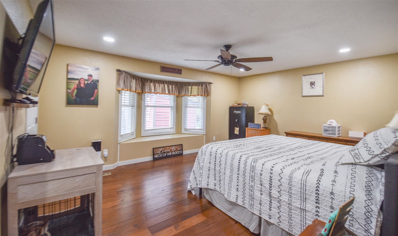 17 Linda Lane Property Photo 26
