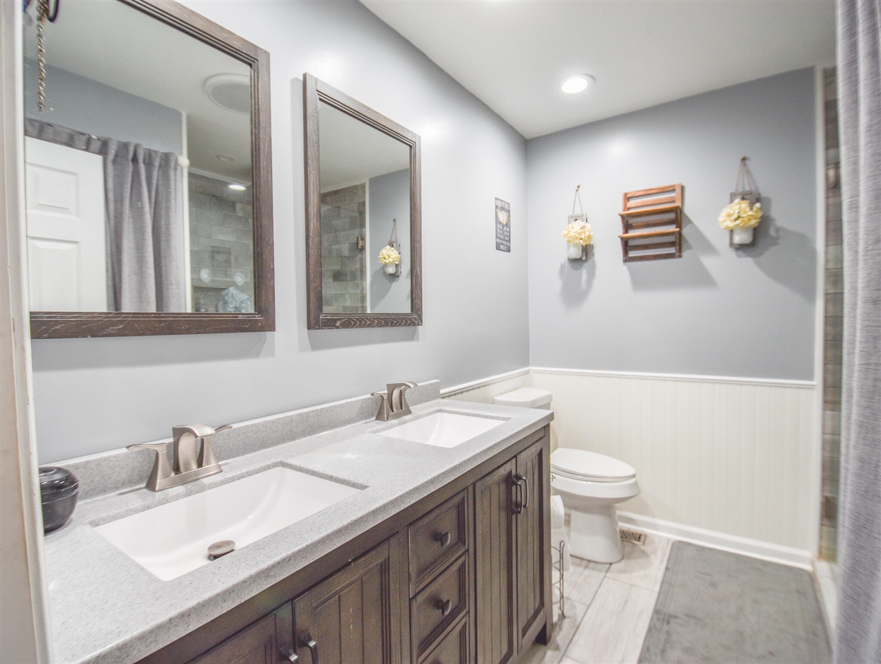 17 Linda Lane Property Photo 29