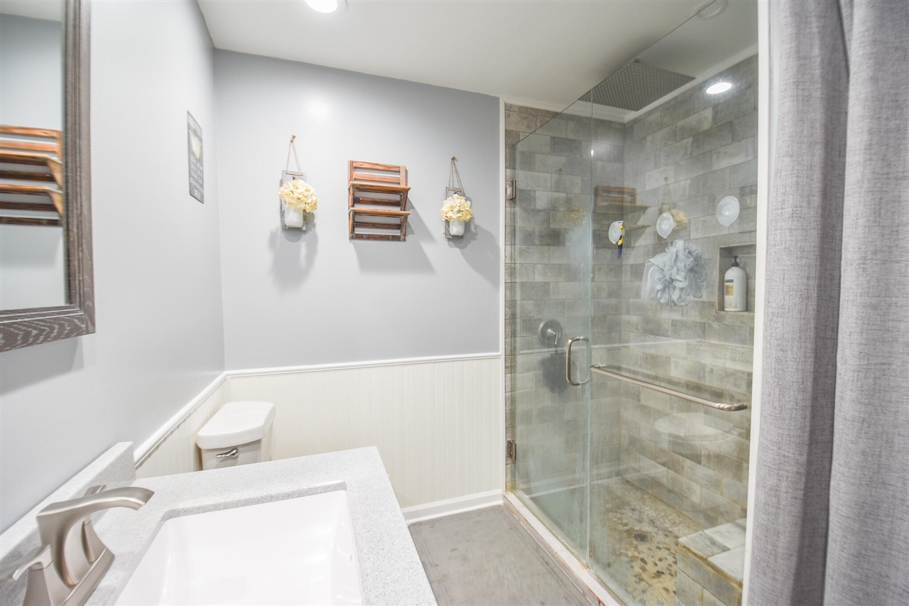 17 Linda Lane Property Photo 30