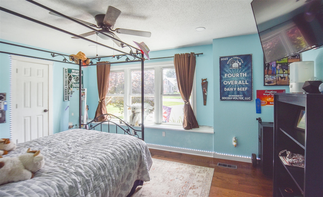 17 Linda Lane Property Photo 32