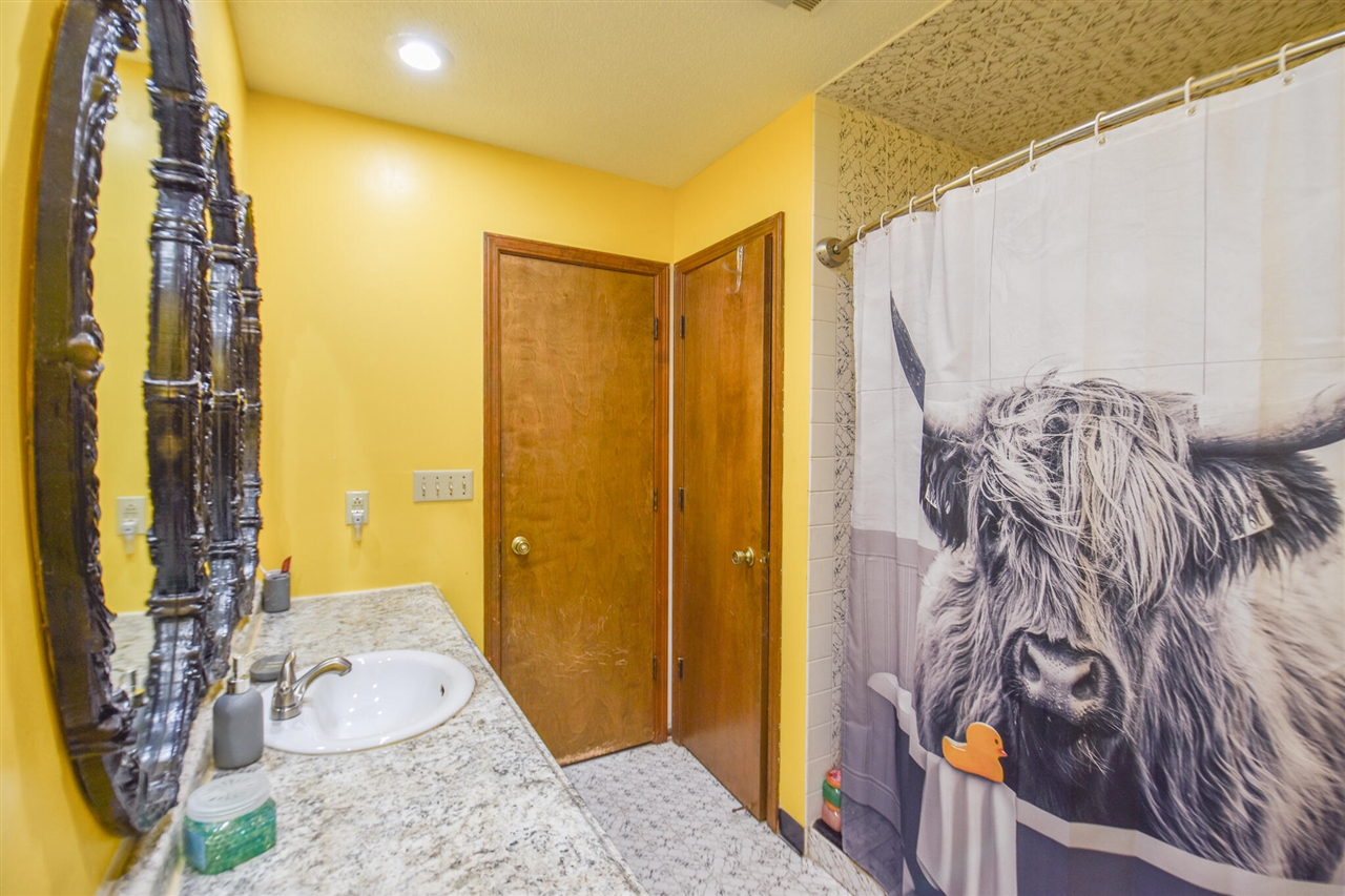 17 Linda Lane Property Photo 36