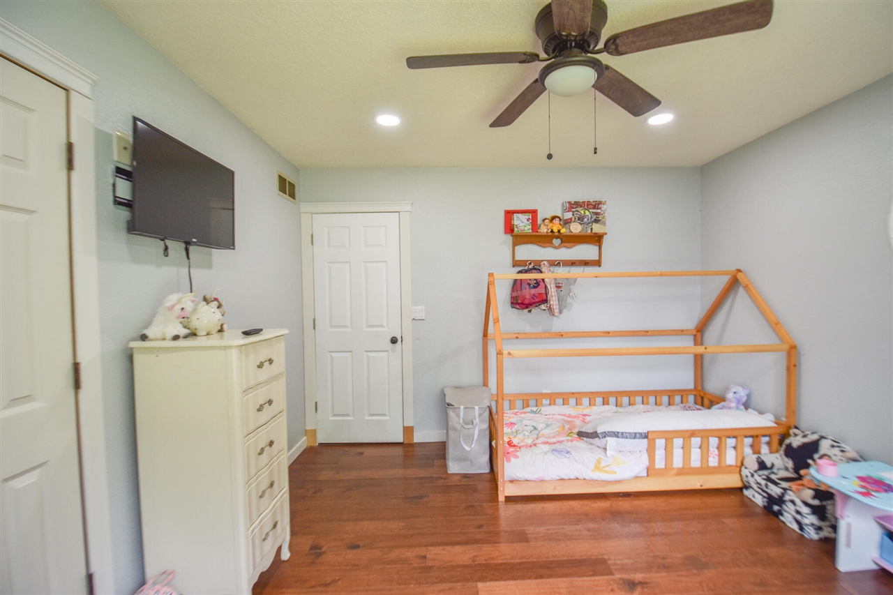 17 Linda Lane Property Photo 38