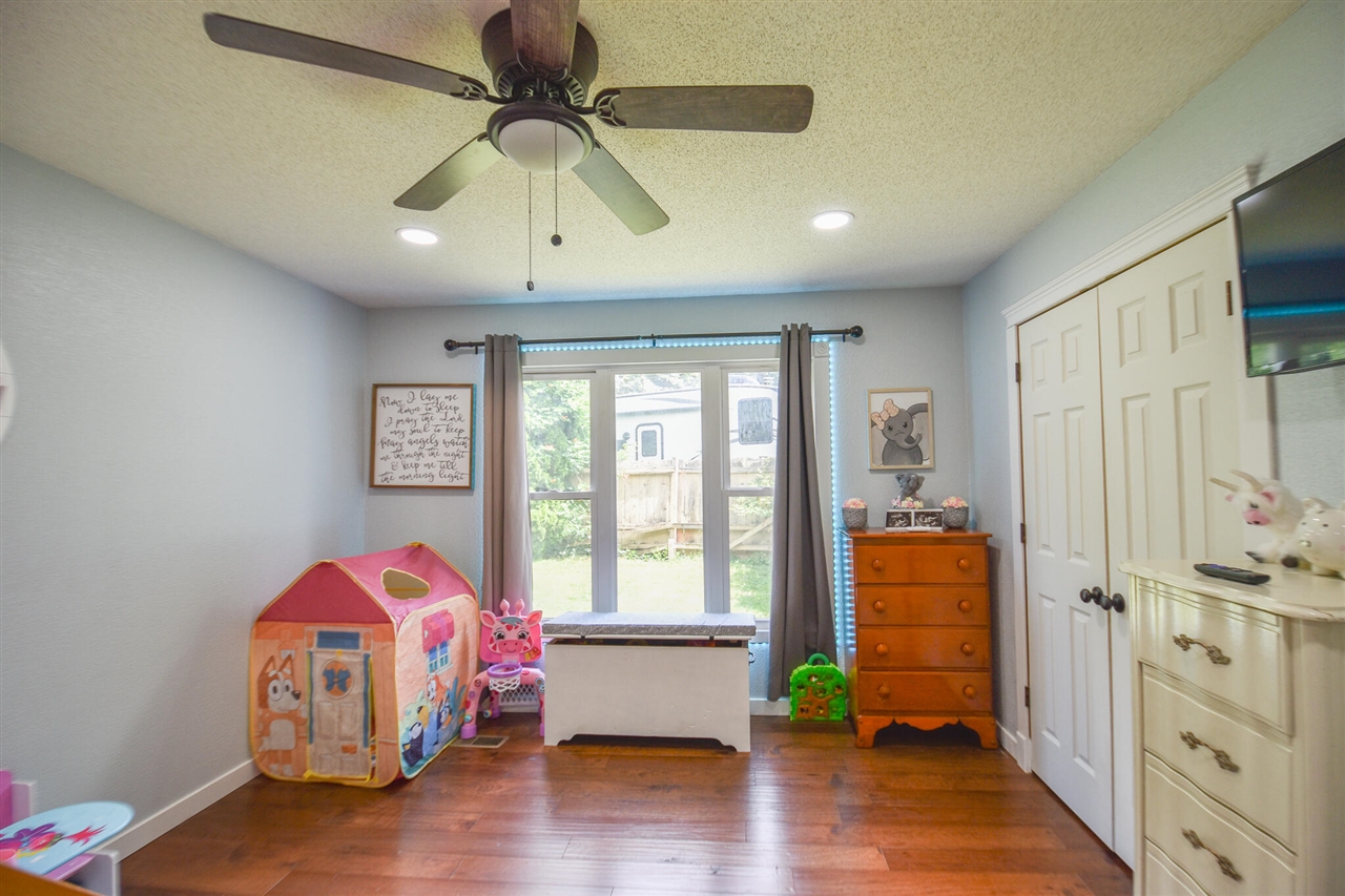 17 Linda Lane Property Photo 39