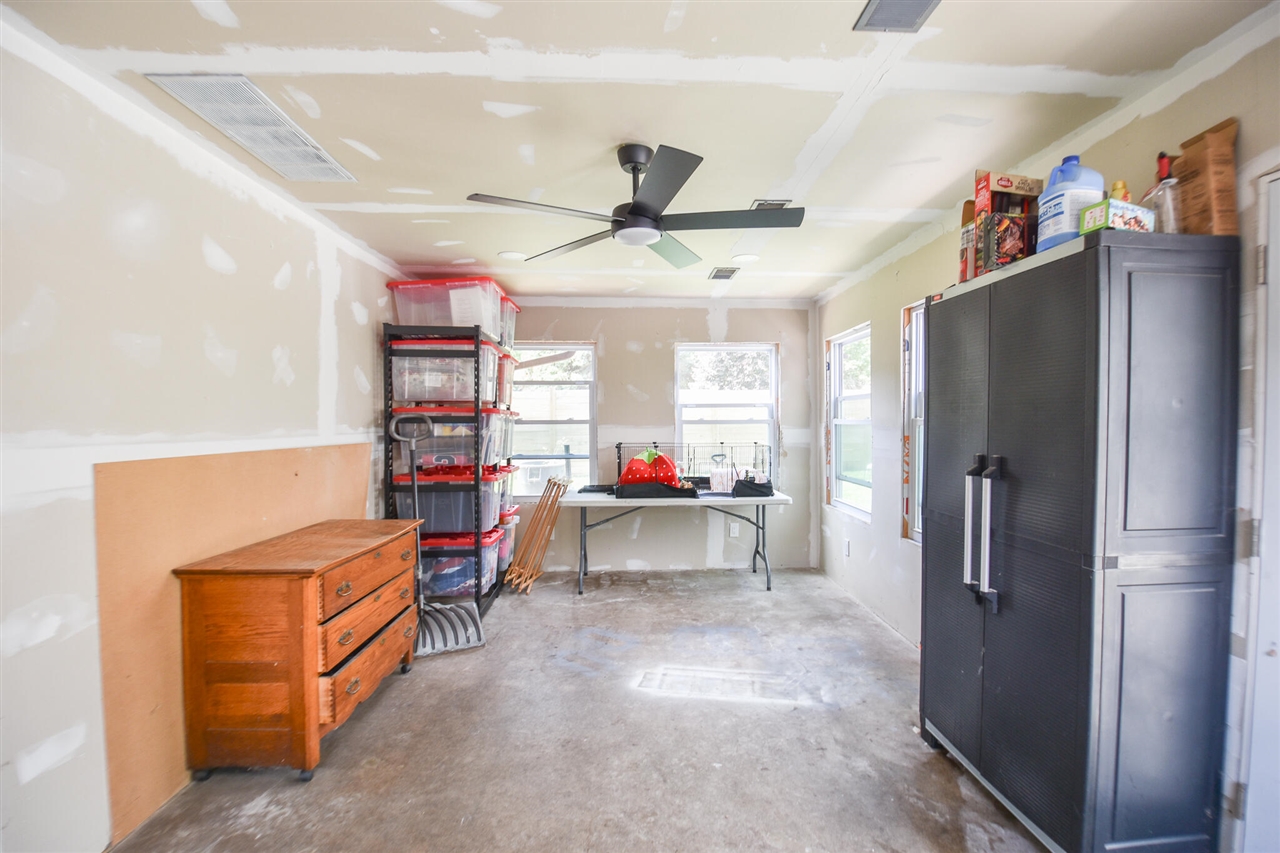 17 Linda Lane Property Photo 44