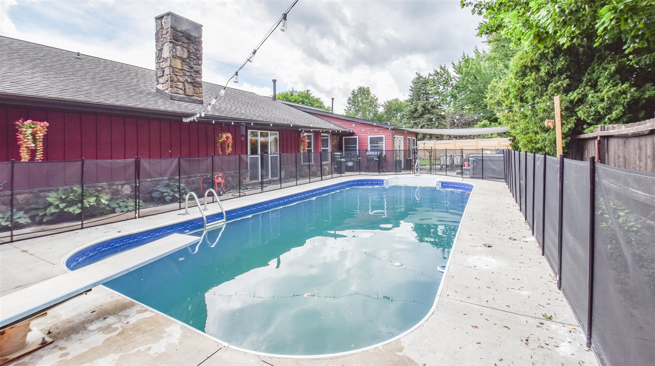 17 Linda Lane Property Photo 49