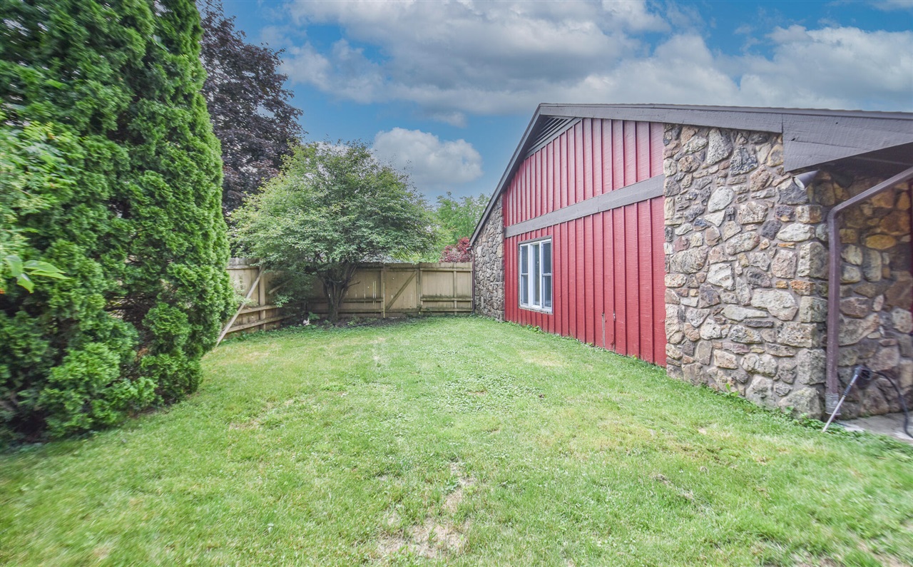 17 Linda Lane Property Photo 53
