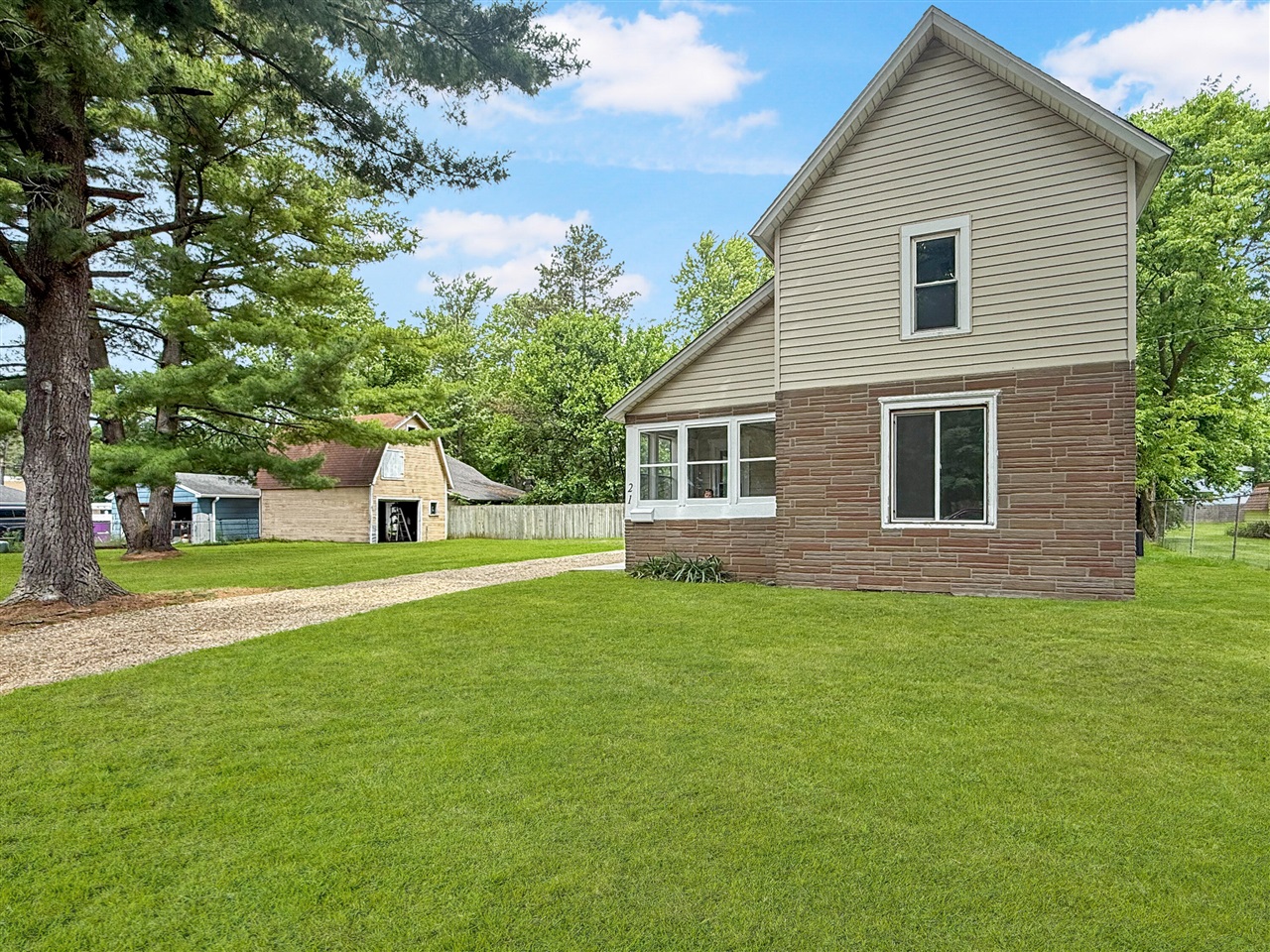 21 E Willard Avenue Property Photo 2