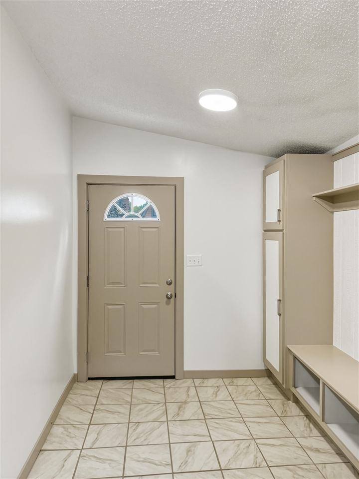 21 E Willard Avenue Property Photo 9