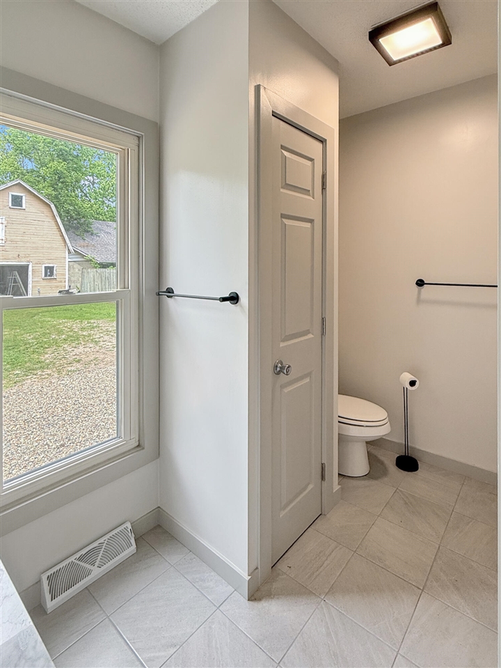 21 E Willard Avenue Property Photo 11