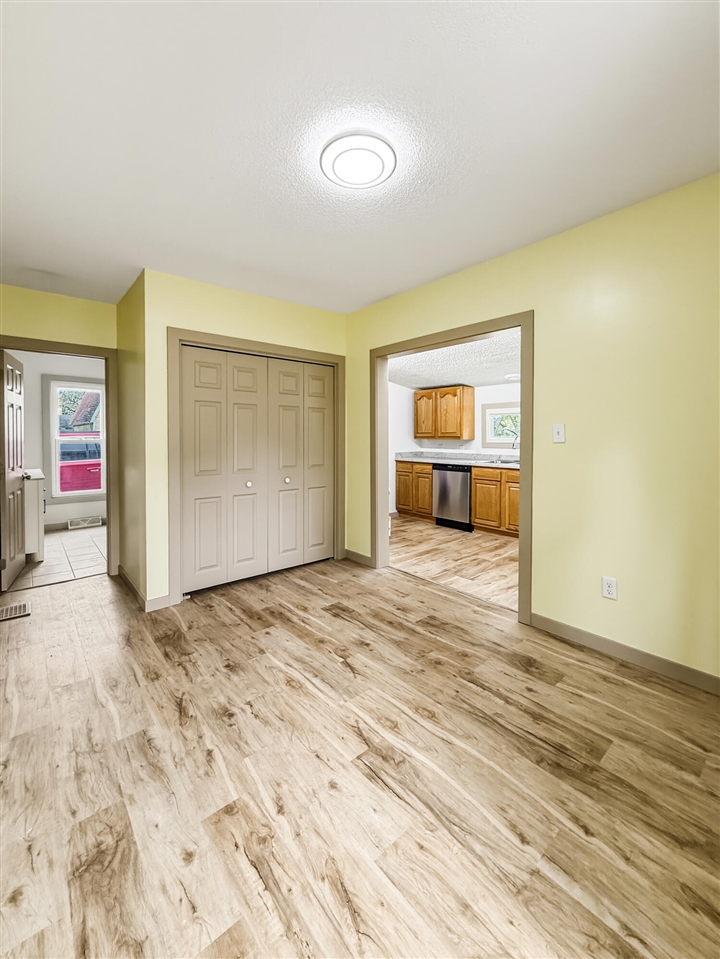 21 E Willard Avenue Property Photo 13