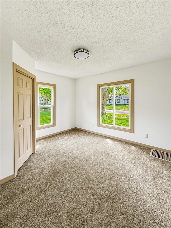 21 E Willard Avenue Property Photo 16