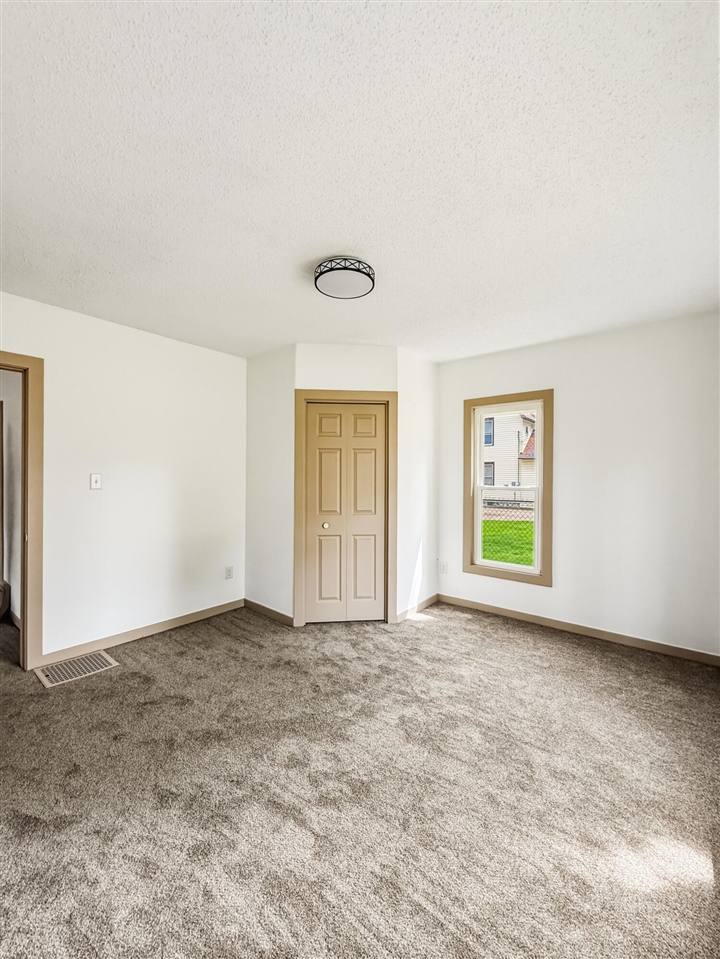 21 E Willard Avenue Property Photo 17