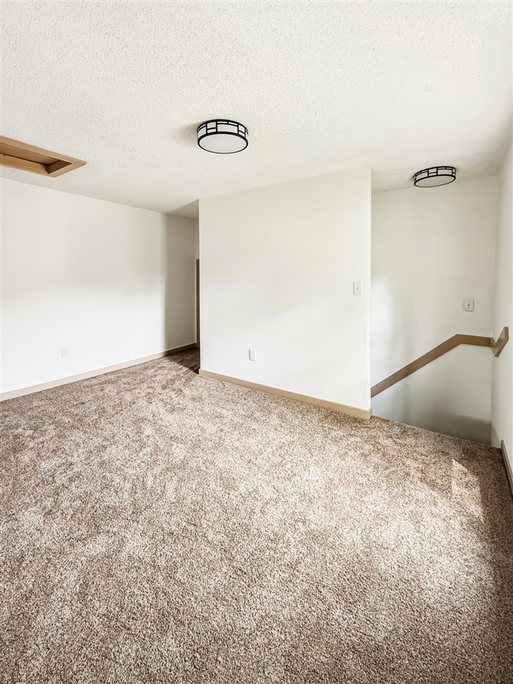 21 E Willard Avenue Property Photo 18