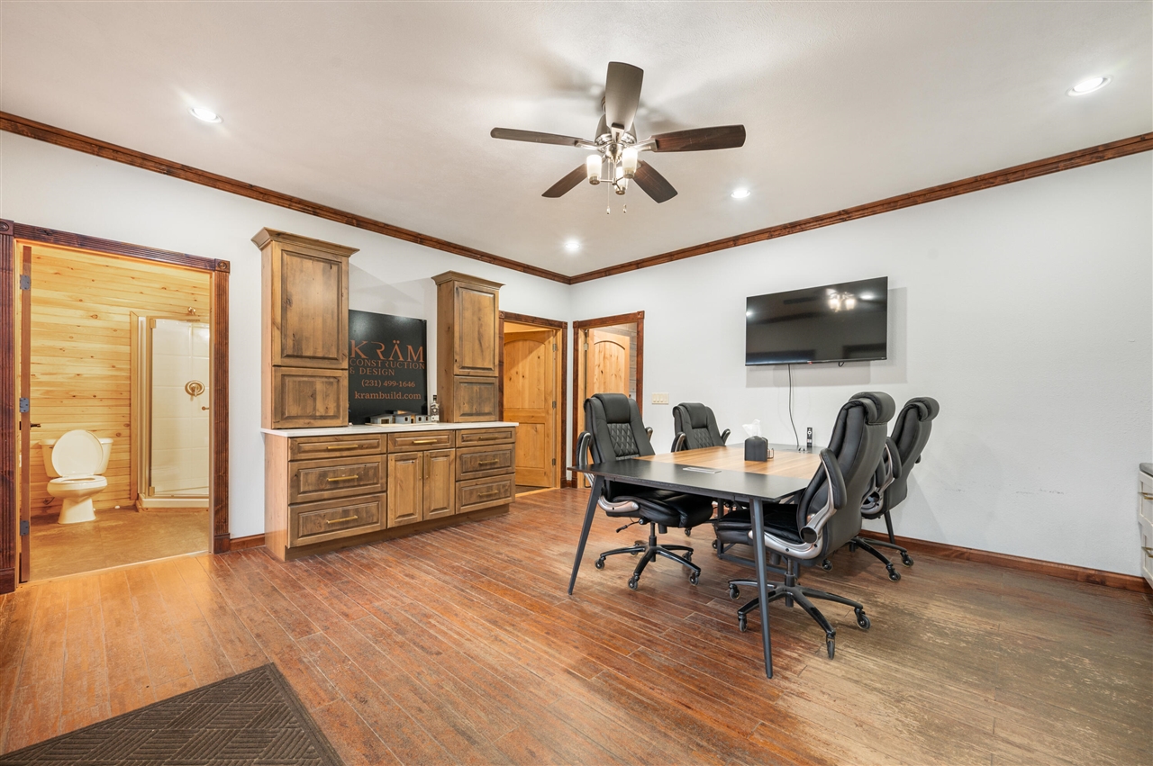 11406 E 8th Street Property Photo 5