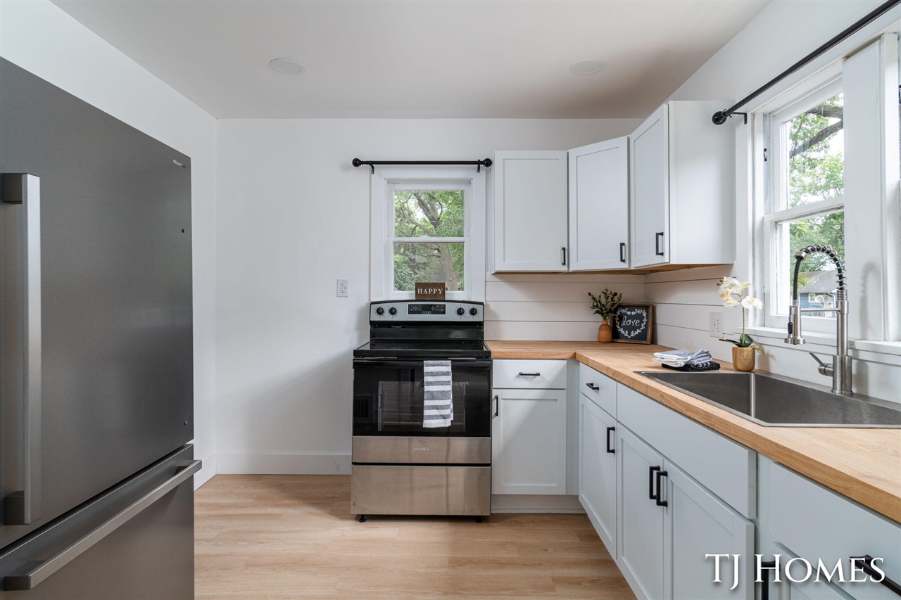 1031 Ada Avenue Property Photo 3