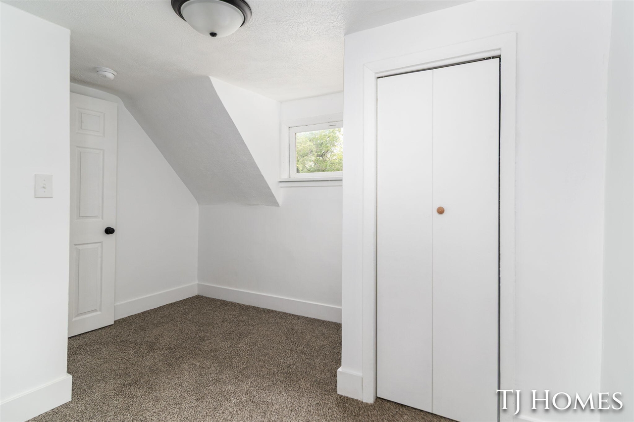 1031 Ada Avenue Property Photo 24