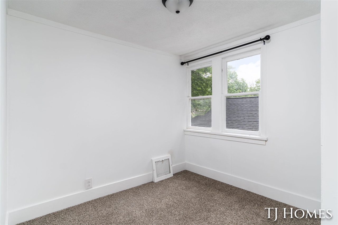 1031 Ada Avenue Property Photo 27