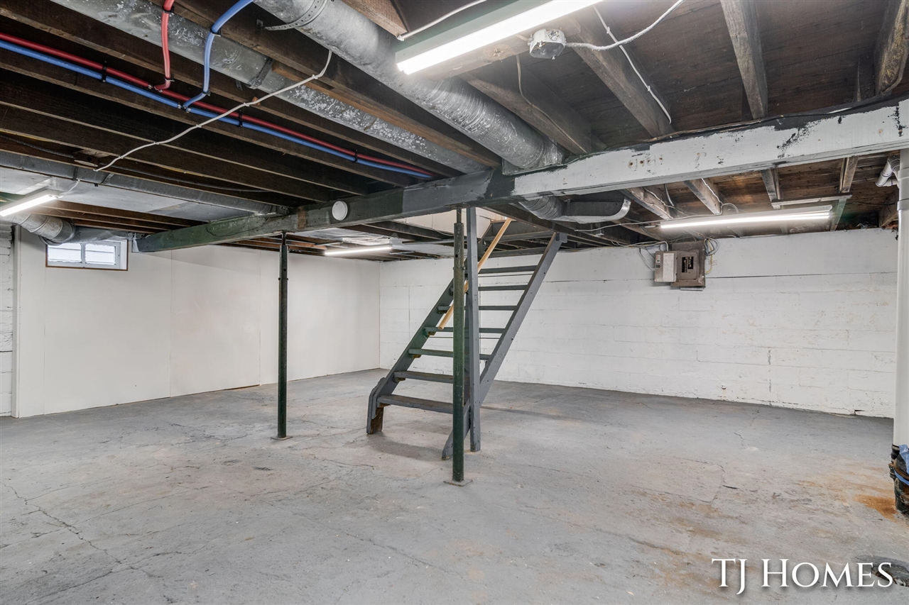 1031 Ada Avenue Property Photo 29
