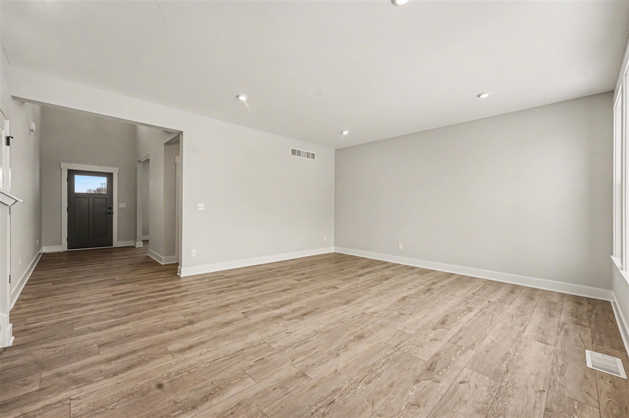 1802 Worthing Street Property Photo 2