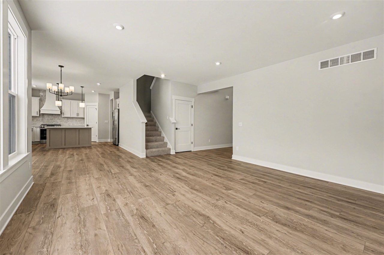 1802 Worthing Street Property Photo 3