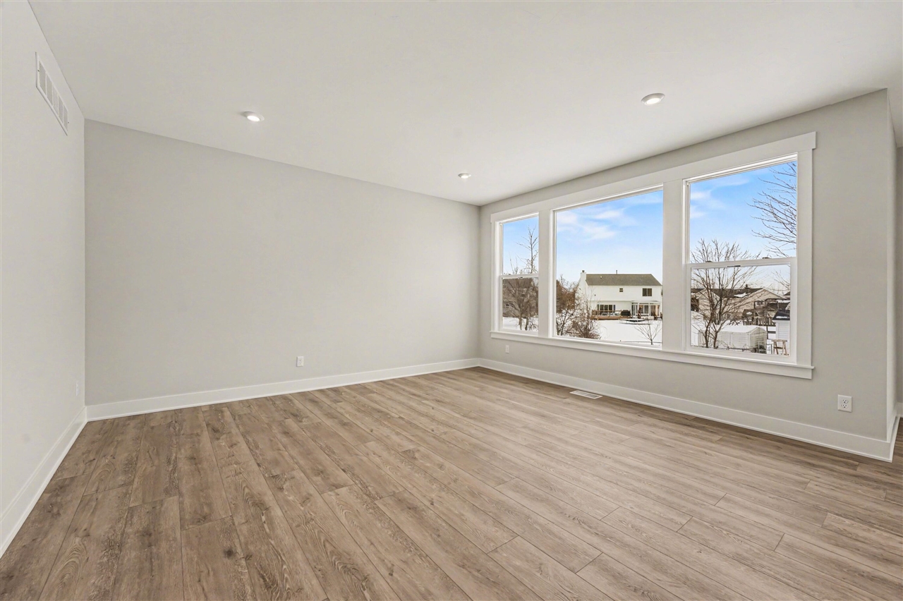 1802 Worthing Street Property Photo 4