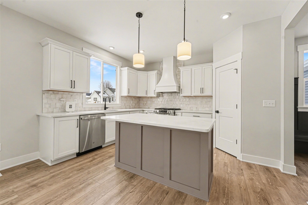 1802 Worthing Street Property Photo 6