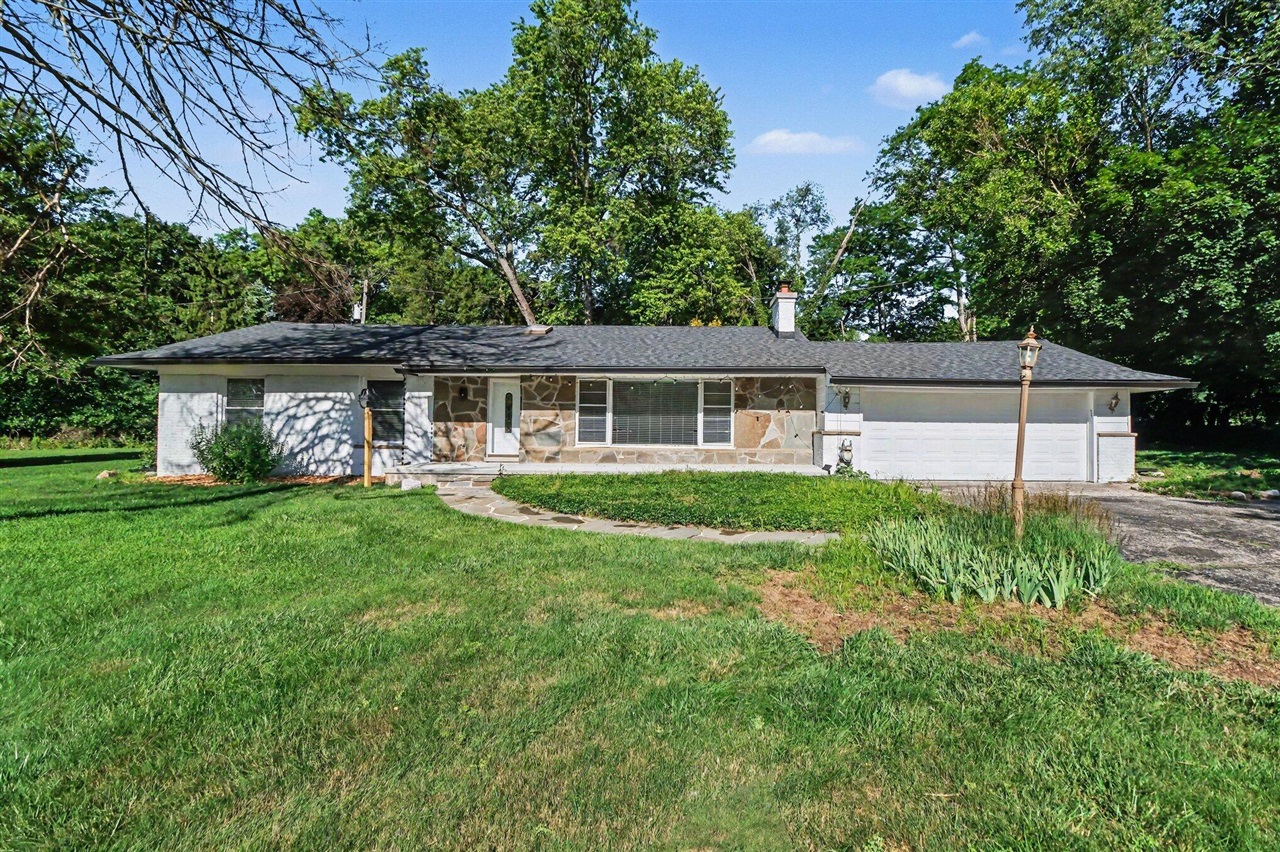 24900 N Cromwell Drive Property Photo 1