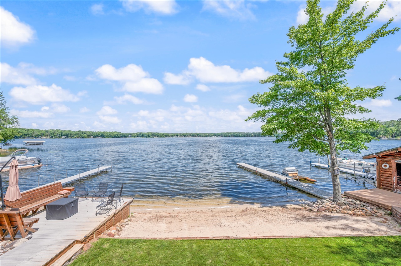 14948 17 Mile Road Property Photo 2
