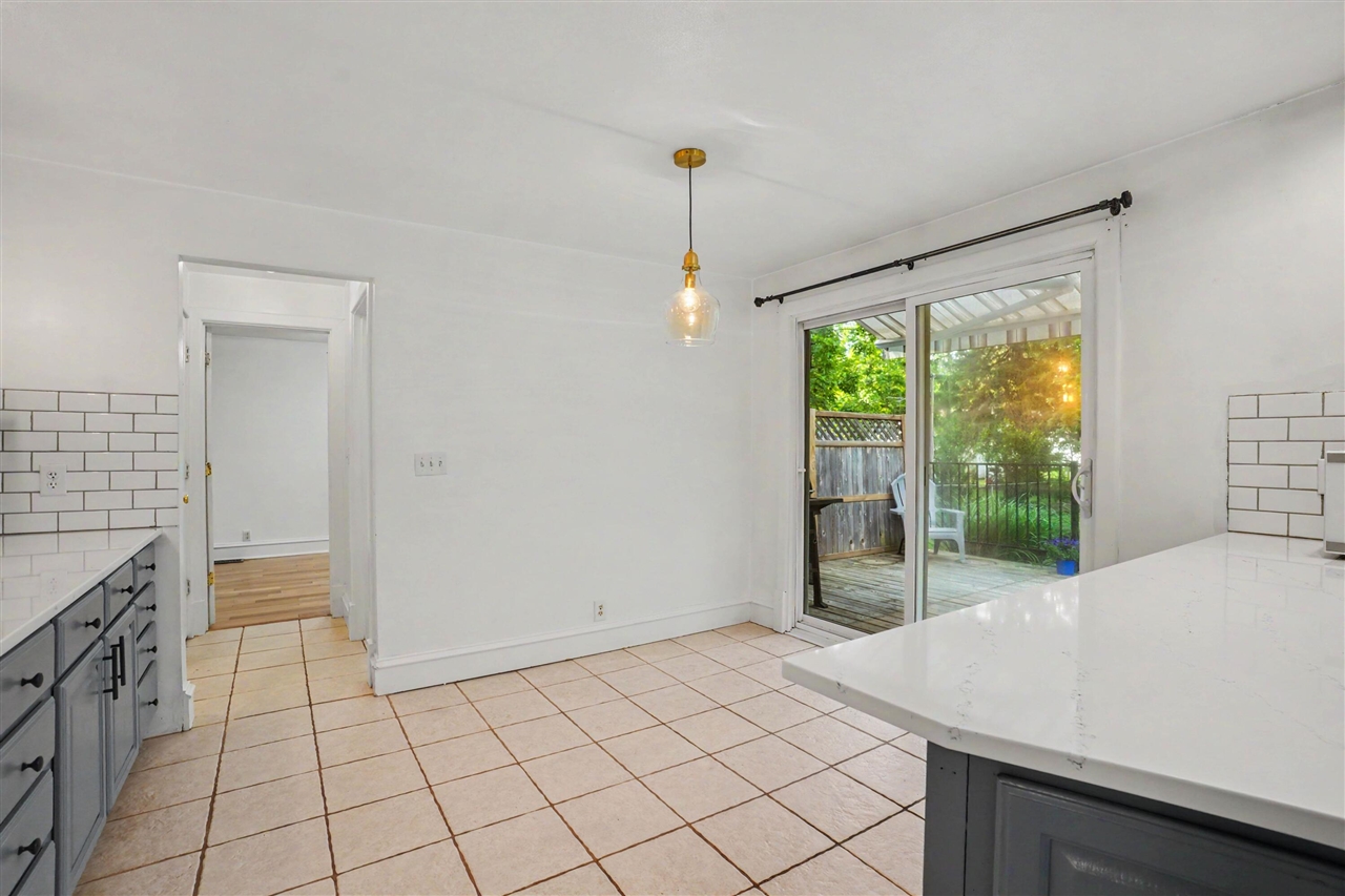 220 E James Street Property Photo 5