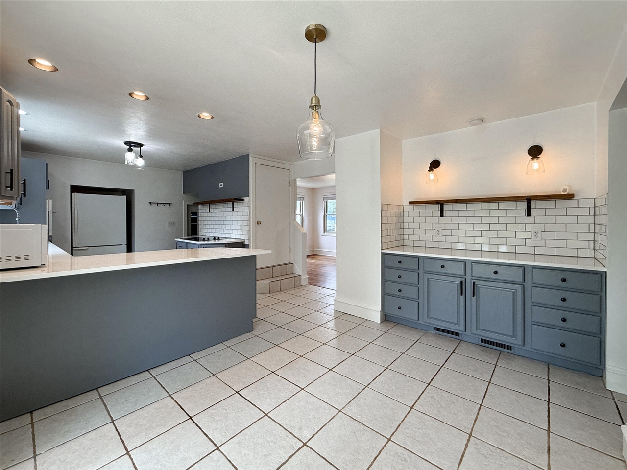 220 E James Street Property Photo 8