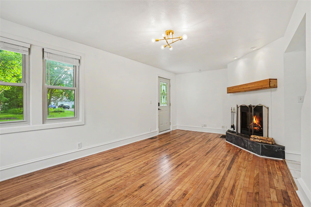 220 E James Street Property Photo 11