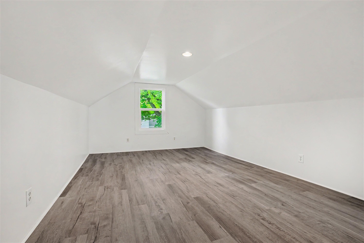 220 E James Street Property Photo 17