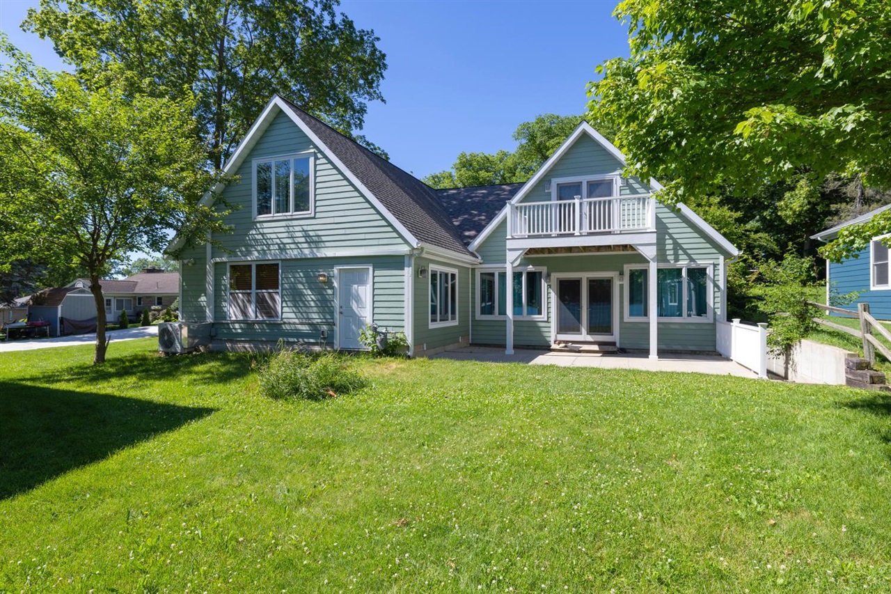 21129 Shore Acres Road Property Photo 1