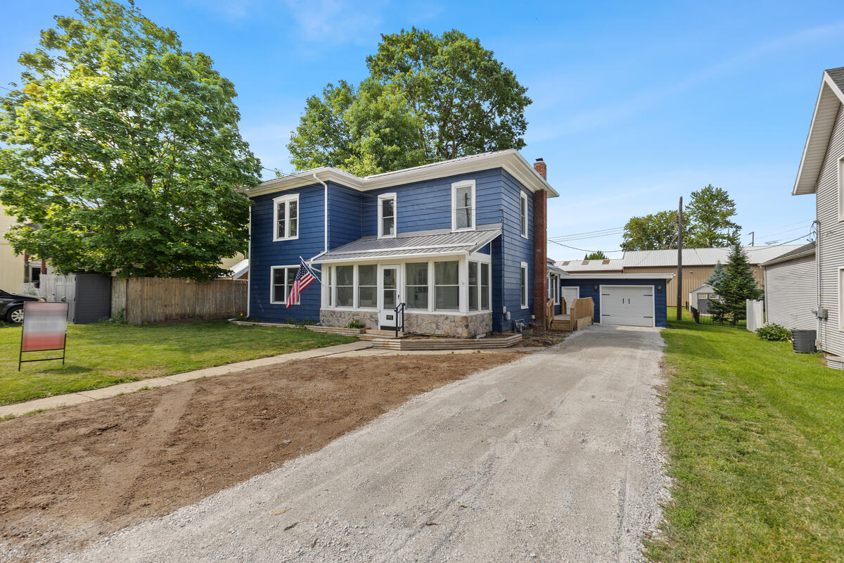 991 E Allegan Street Property Photo 2