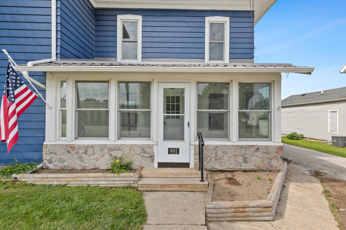 991 E Allegan Street Property Photo 3