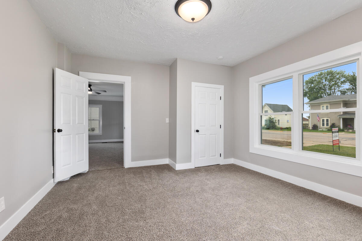 991 E Allegan Street Property Photo 15
