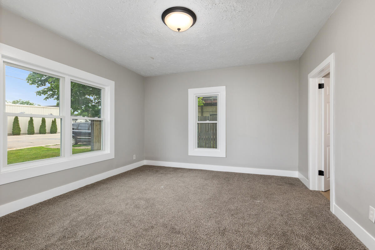 991 E Allegan Street Property Photo 16