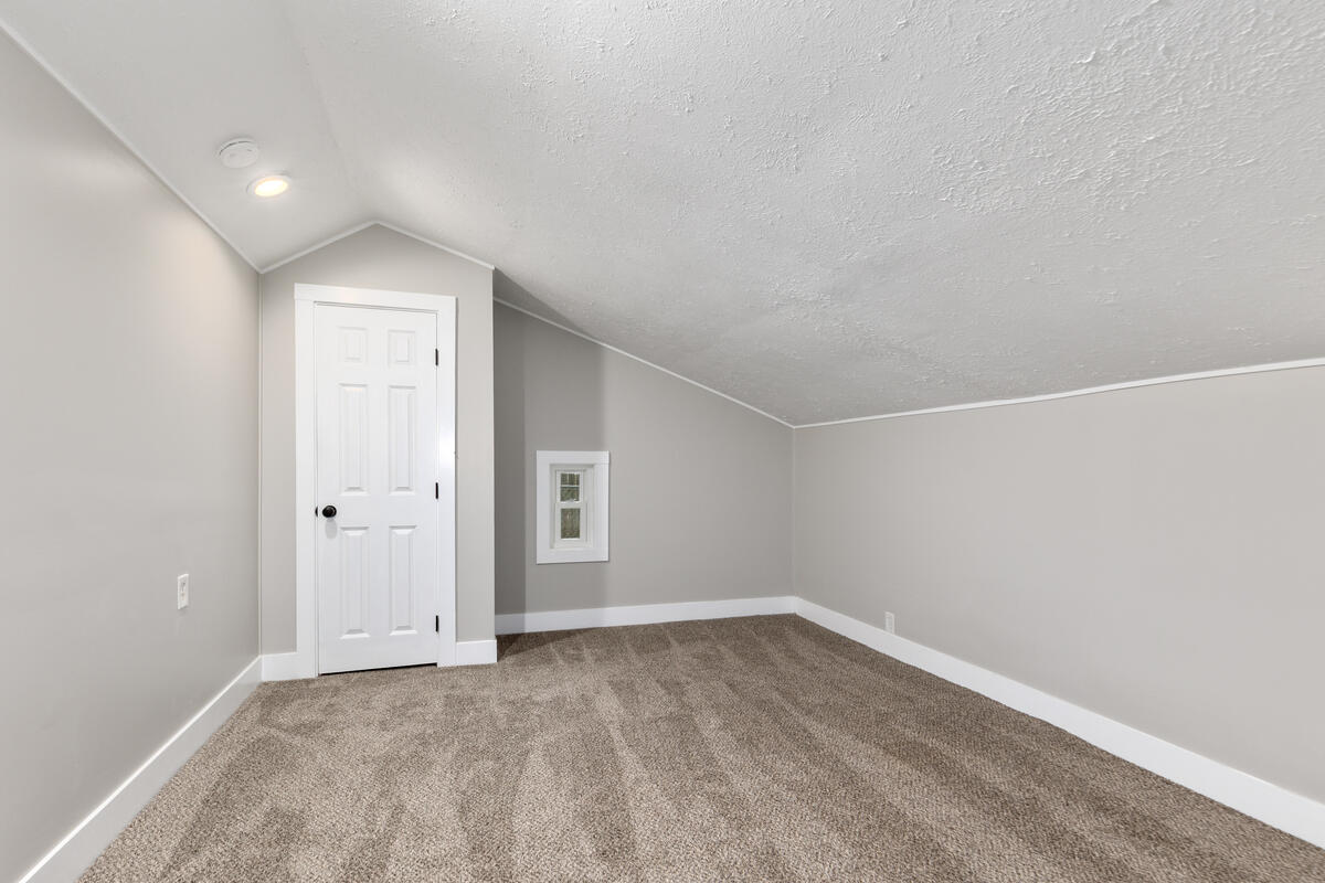 991 E Allegan Street Property Photo 19