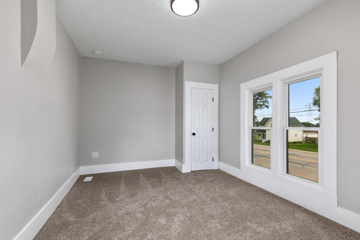 991 E Allegan Street Property Photo 22