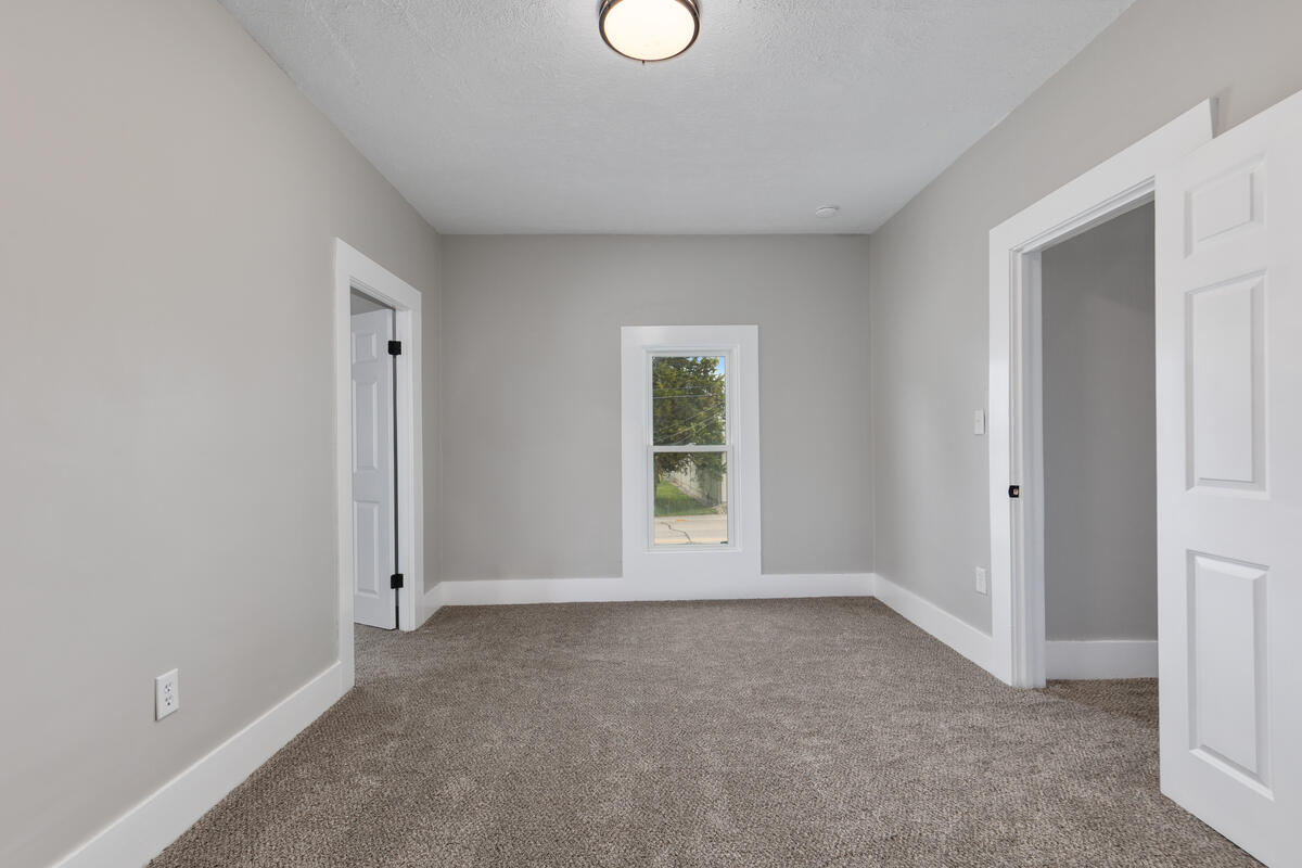 991 E Allegan Street Property Photo 23