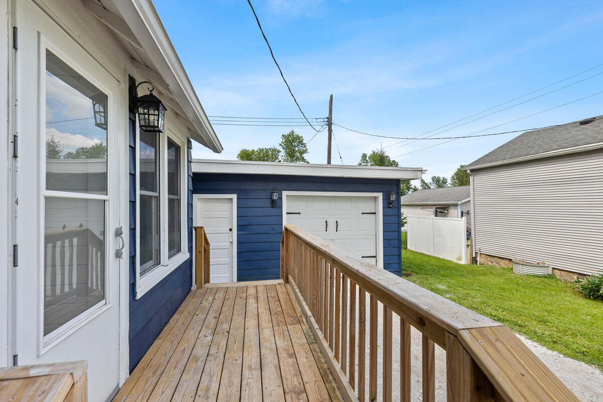 991 E Allegan Street Property Photo 32