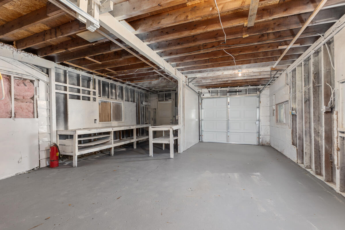 991 E Allegan Street Property Photo 34